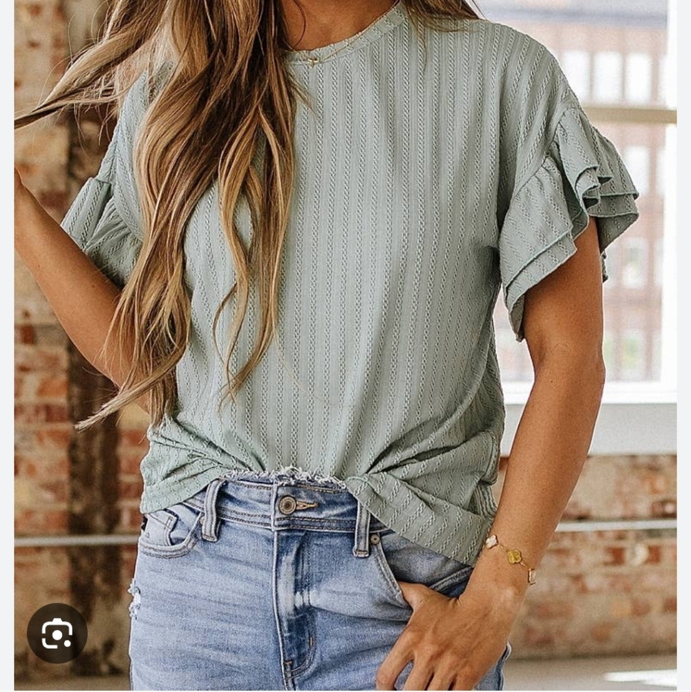 Liam & Co "Heather" Blouse In Size Small With Flutter Short Sleeve In Mist Green